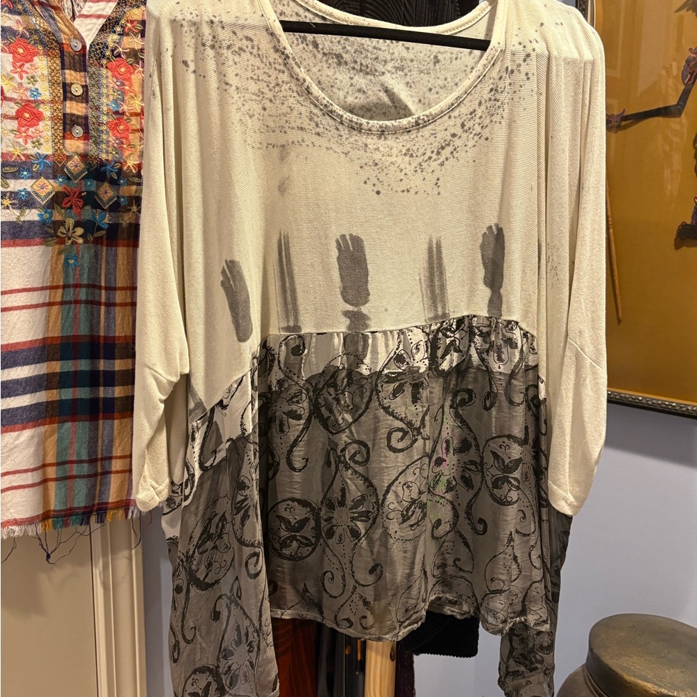 Elegant Women's Beige and Gray Blouse